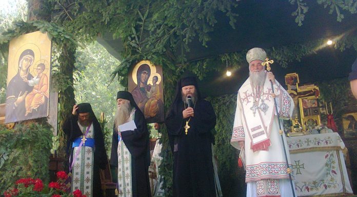 Mitropolitul Olteniei a oficiat Sfânta Liturghie la Hramul «Schimbarea la Faţă a Domnului», de la Mănăstirea Lainici, Gorj(II) – ,,Ca să vezi Faţa Domnului mai strălucitoare decât soarele, trebuie să ajungi la înţelegerea, la cuprinderea în ochii sufletului a acestui dar dumnezeiesc”!