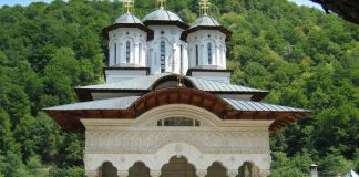 Haine alese de sărbătoare, sâmbătă 6 august 2022, pentru Sfănta mânăstire LAINICI, ,,Mireasa albă” de pe Defileul Jiului