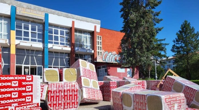 Lucrările de reabilitare a Casei de Cultura Motru continuă