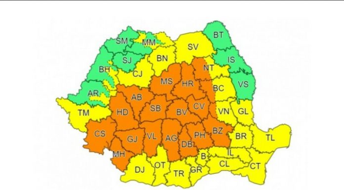 Ploi în aproape toată țara