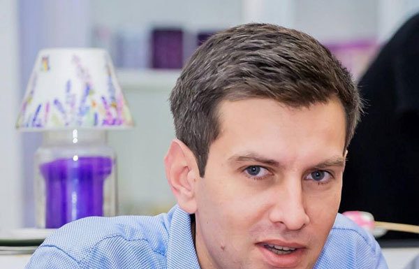 Ministrul Rafila a acordat primul ajutor secretarului de stat care a leșinat în ședința de Guvern