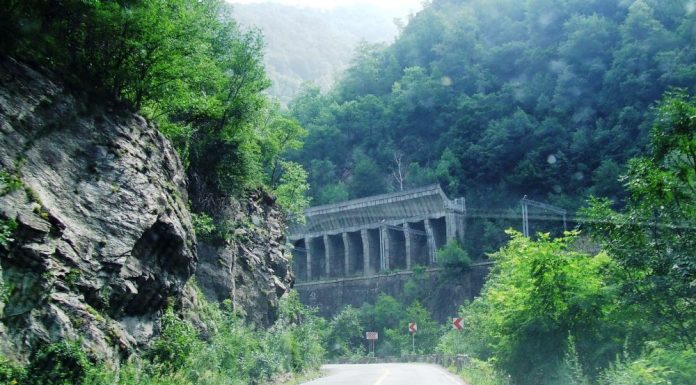 Sanctuare ale naturii – PRIN LUMEA DE PIATRA A BATRÂNULUI RHABON