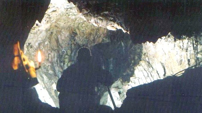 DRUMURI GORJENE – Formaţiuni de peşteră rare în carstul gorjean