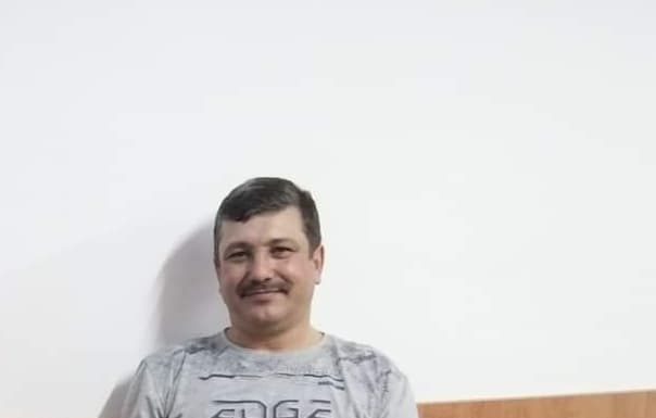 Fost polițist din Ionești, acuzat de evaziune fiscală pentru o fermă ilegală de suine