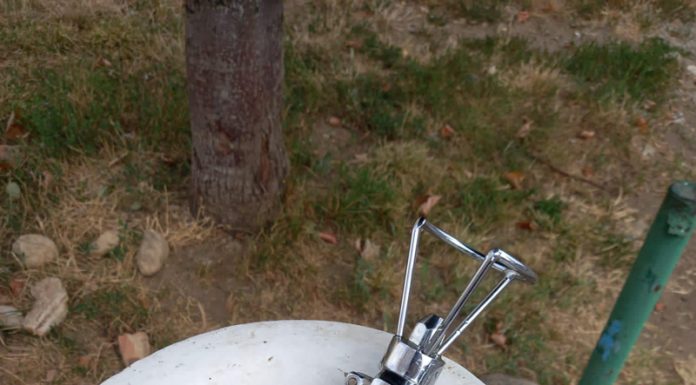 Pompe stradale vandalizate în plină caniculă!