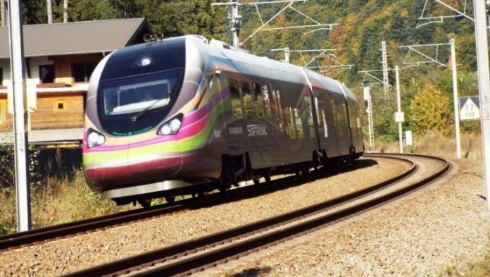 Licitație pentru 20 de trenuri electrice. Vor circula și la Târgu-Jiu
