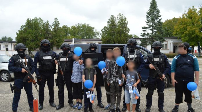 Zeci de copii, la Jandarmeria Gorj