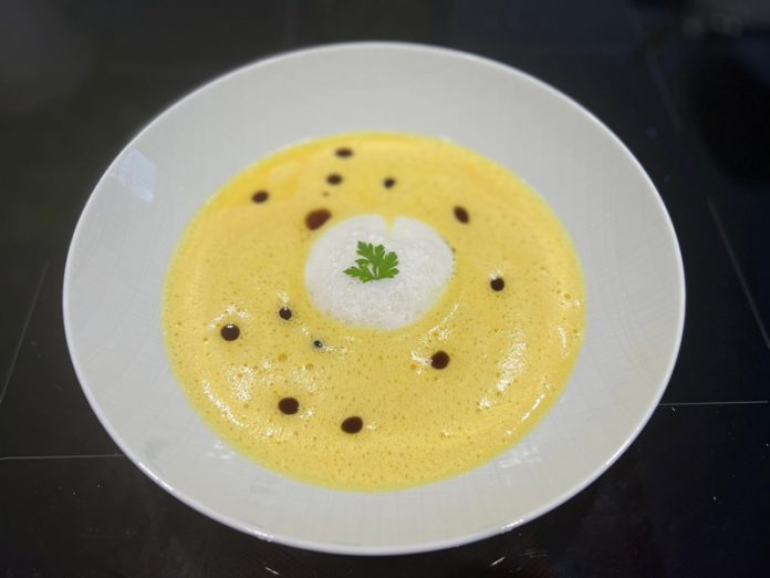Rețeta săptămânii – Bucătăria lui Fabi: Spumă de supă cremă din dovleac !