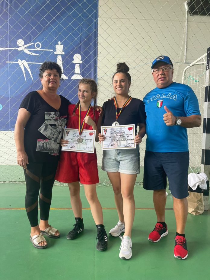 Două medalii de argint pentru pugilistele de la CS Pandurii