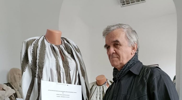 Costume populare vechi, de peste 100 de ani, la muzeul din Tismana