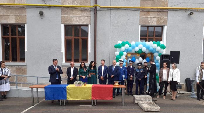 VIDEO: Primarul Marcel Romanescu a deschis noul an școlar la ,,Constantin Săvoiu” – Află ce a pregătit conducerea școlii pentru copii!