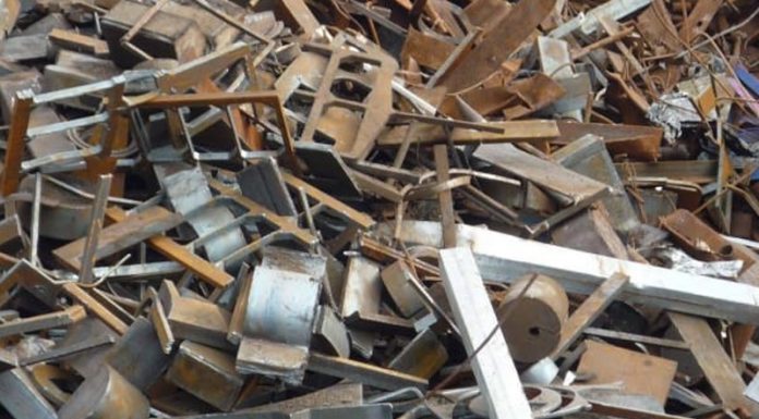 20 de tone de deșeuri feroase și trei tone de ulei uzat, păstrate ilegal în Bălești