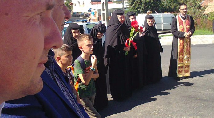 Înălţarea Sfintei Cruci în Oraşul Târgu-Cărbuneşti! – ,,Crucea este «arma» de biruinţă împotriva diavolului, este «arma» cu care noi, creştinii, trebuie să ne înarmăm, atunci când vrem să luptăm cu ispitele vieţii acesteia”!