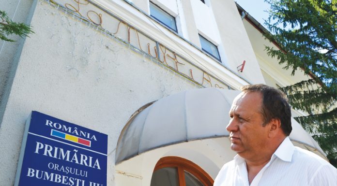 Primarul de Bumbești Jiu, contabila instituției și fiul edilului – polițist la IPJ Gorj, cercetați de ANI