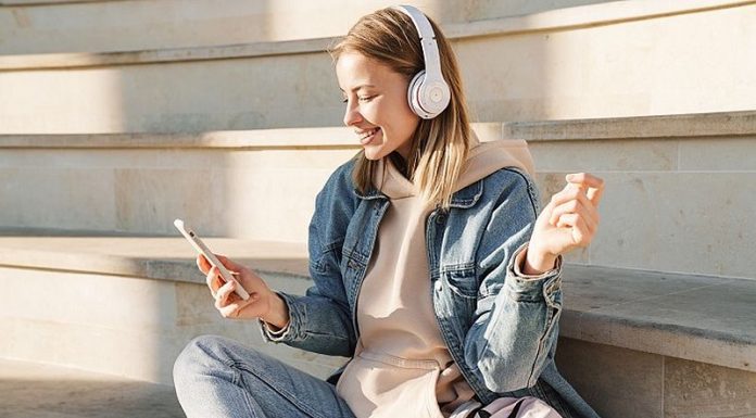 Jachete la modă pentru femei – descoperă ce să porți când temperatura de afară scade