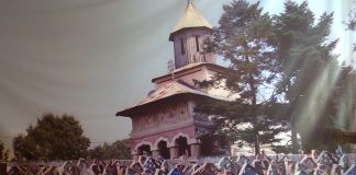 Înălţarea Sfintei Cruci şi Lecţia de viaţă – Sărbătoarea Înălţării Sfintei Cruci, la «Muzeul Crucilor» din satul Măceşu, Oraşul Târgu-Cărbuneşti, Gorj! – ,,Doamne Iisuse Hristoase, Mântuitorul sufletelor noastre, mărturisim înaintea Ta, întru această zi a răstignirii Tale, în care ai pătimit și ai primit moarte pe Cruce”!