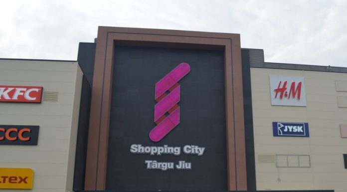 Campanie de strângere de cărți și rechizite noi, demarată de Shopping City Târgu Jiu și World Vision România