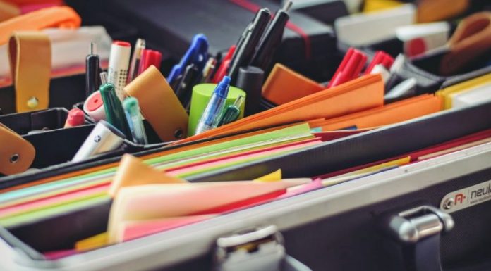 CE Oltenia cumpără produse de papetărie de zeci de mii de lei