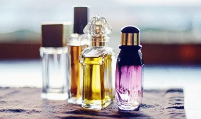 Vindea parfumuri contrafăcute în centrul Târgu Jiului