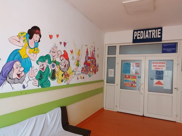 Zeci de copii internaţi, cu viroze şi pneumonii