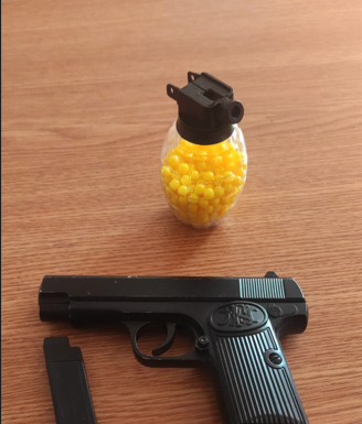 Rovinari, la școală: Pistol cu bile, folosit de un elev în sala de clasă