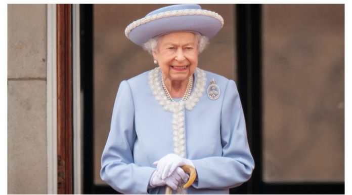 Regina Elisabeta a II-a a Marii Britanii a murit