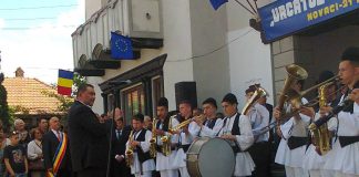 Târg al meșterilor populari la „Coborâtul oilor de la munte” de la Baia de Fier