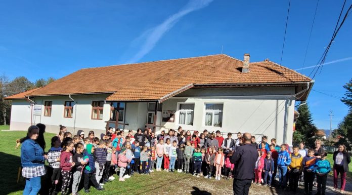 Pompierii, în scop educativ la Școala Gimnazială din Stănești