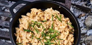 VIDEO: Rețeta săptămânii – Bucătăria lui Fabi: Spätzle – Tăieței cu brânză și ceapă gătiți pe foc