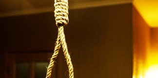 Se întrunește Staborul, la Celei, pentru adolescenta de 16 ani care s-a spânzurat din gelozie! Sunt așteptate rudele din străinătate