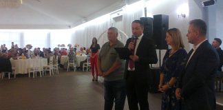 Domnul Senator Ion Iordache şi d-na Prefect Cristina Cilibiu – invitaţi de onoare ai persoanelor vârstnice din Oraşul Turceni