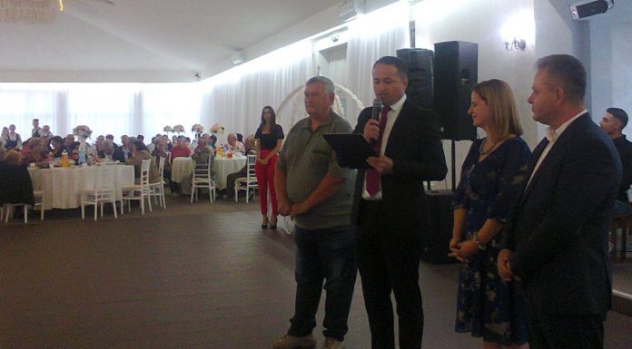 Domnul Senator Ion Iordache şi d-na Prefect Cristina Cilibiu – invitaţi de onoare ai persoanelor vârstnice din Oraşul Turceni