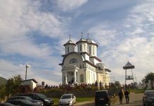 Mitropolitul Olteniei a resfinţit Biserica din Parohia Gornăcel, comuna Schela, Gorj (I) – ,,La biserică venim şi ne naştem din apă şi din duh, pentru că biserica este mamă a noastră, a tuturor”!
