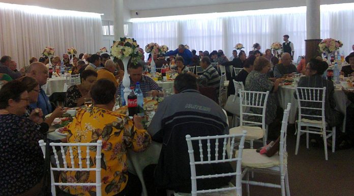 Educaţia…şi Lecţia de viaţă! – Senatorul Ion Iordache şi d-na Prefect Cristina Cilibiu, împreună cu persoanele vârstnice din Turceni – ,,Am răspuns la invitaţie pentru a fi aproape de oamenii mei dragi, pentru că inima mea va fi tot timpul şi zi de zi la Turceni! Acum, tot judeţul şi tot Gorjul este sub grija mea, dar, cu adevărat, în sufletul meu rămâne Turceniul”!