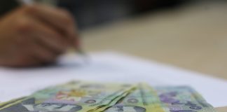 Peste 300 de elevi gorjeni primesc „Bani de liceu”