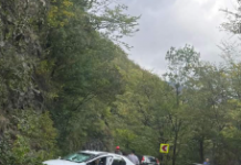 Defileul Jiului: Bărbatul care se afla în mașina lovită de o stâncă a murit