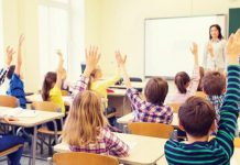 Peste 2,7 milioane de copii din țară încep astăzi școala