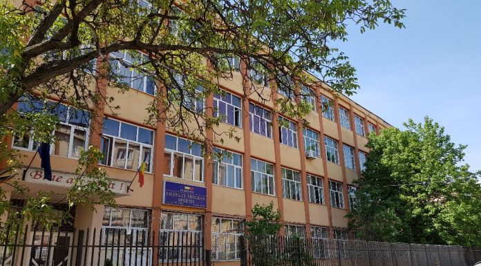 Angajări la un liceu din Târgu Jiu