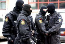 Unul dintre cei cinci mascați de la SAS, sacrificat! Polițistul, lăsat singur după gratii