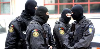 Unul dintre cei cinci mascați de la SAS, sacrificat! Polițistul, lăsat singur după gratii