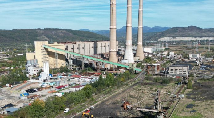 FOTO| Termocentrala Mintia, tăiată și dusă la fier vechi!
