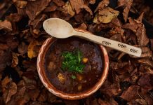 VIDEO: Rețeta săptămânii – Bucătăria lui Fabi: Supă gulaș, gătită la ceaun pe foc