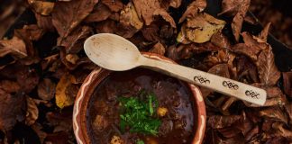 VIDEO: Rețeta săptămânii – Bucătăria lui Fabi: Supă gulaș, gătită la ceaun pe foc