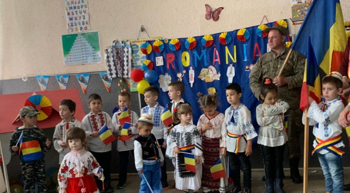 1 decembrie, sărbătorit luni la școala din Bălcești, comuna Bengești-Ciocadia