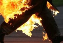 Protest! S-a autoincendiat în fața Primăriei Peștișani