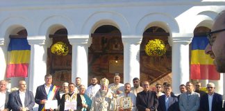 Mitropolitul Olteniei a resfinţit Biserica din Parohia Glogova, Gorj (II) – ,,Biserica ne învaţă să ne curăţim de toată întinăciunea trupească şi sufletească şi să primim haina luminii şi a Împărăţiei Lui Dumnezeu”!