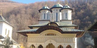 Sărbătoarea «Intrarea în Biserică a Maicii Domnului», la Mănăstirea Lainici, Gorj