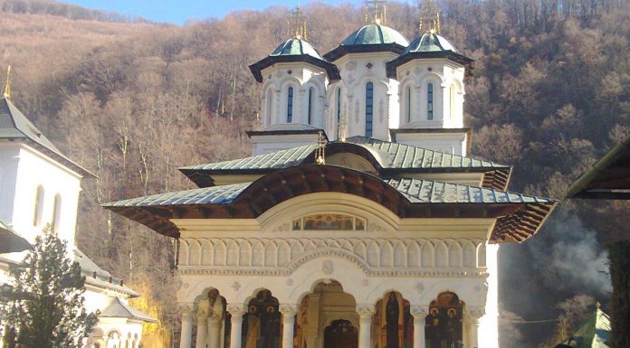 Sărbătoarea «Intrarea în Biserică a Maicii Domnului», la Mănăstirea Lainici, Gorj