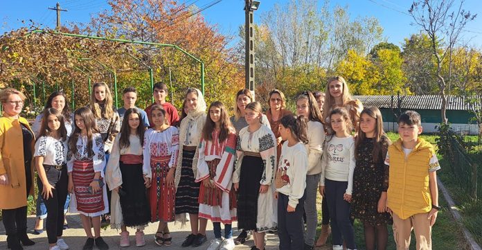 Acțiune caritabilă la Suseni, din partea elevilor de la Stănești