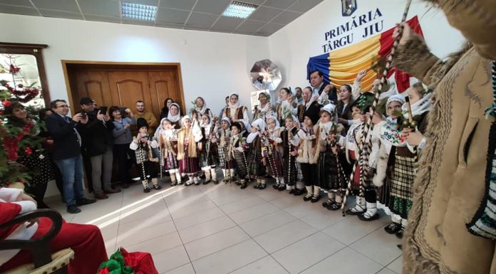 Colindători așteptați la Primăria Târgu-Jiu